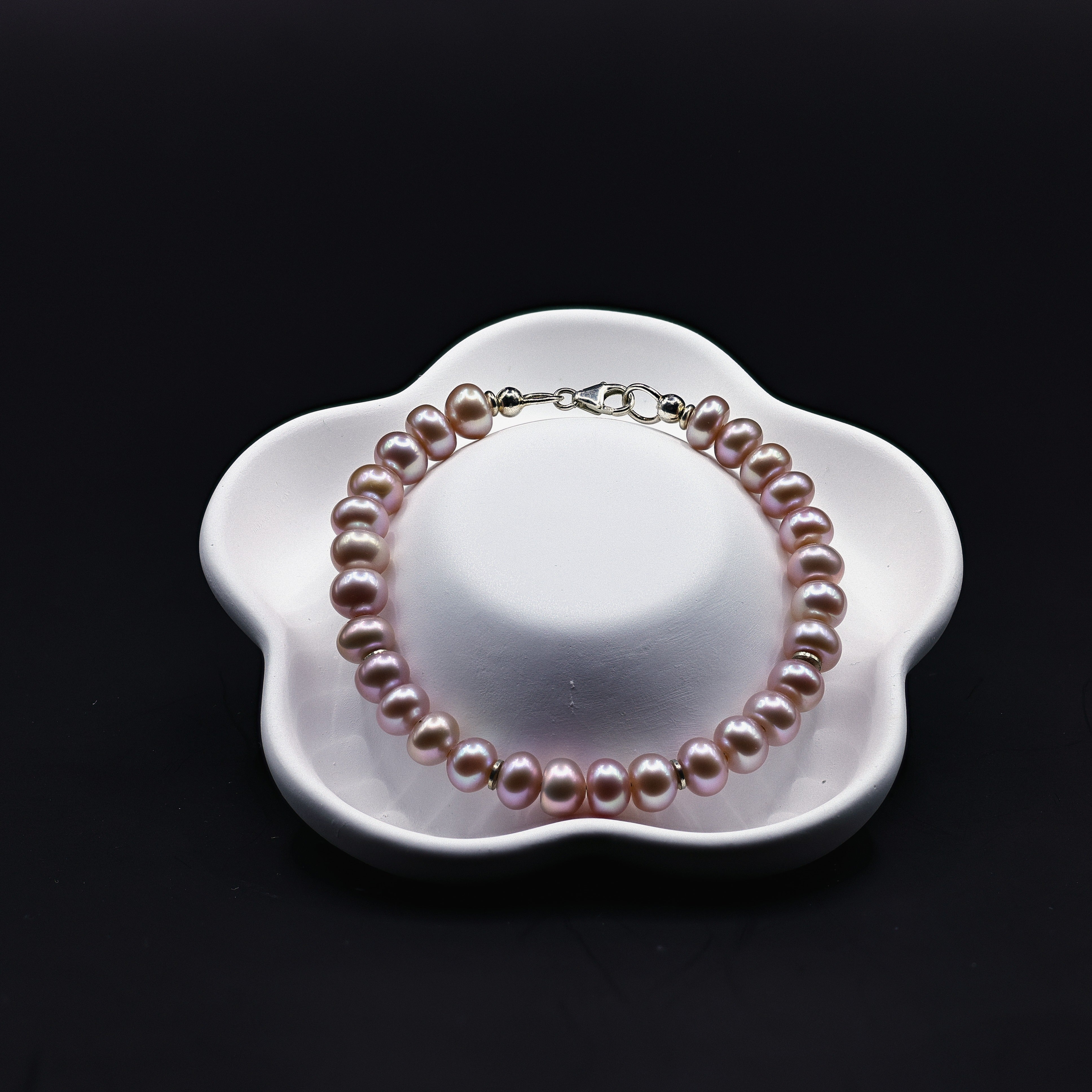 Suesswasserperlen-Armband Rosé-Lavendel mit Silber-Spacern und Karabinerverschluss