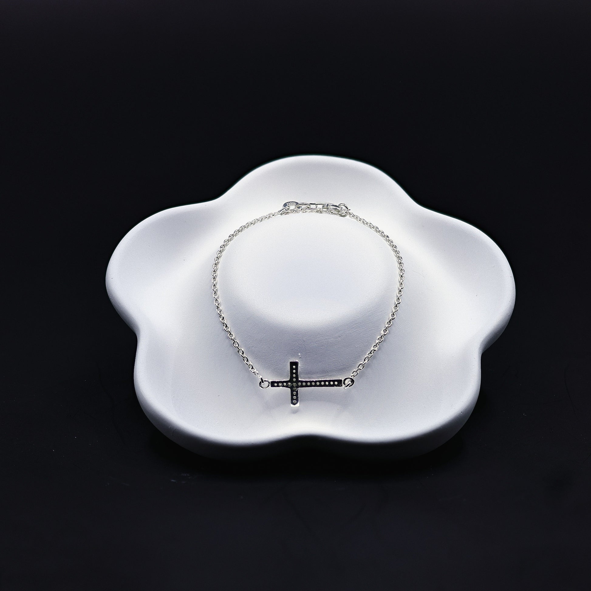 Armkettchen mit Kreuz aus 925 Sterling Silber und funkelnden Zirkonia-Steinen