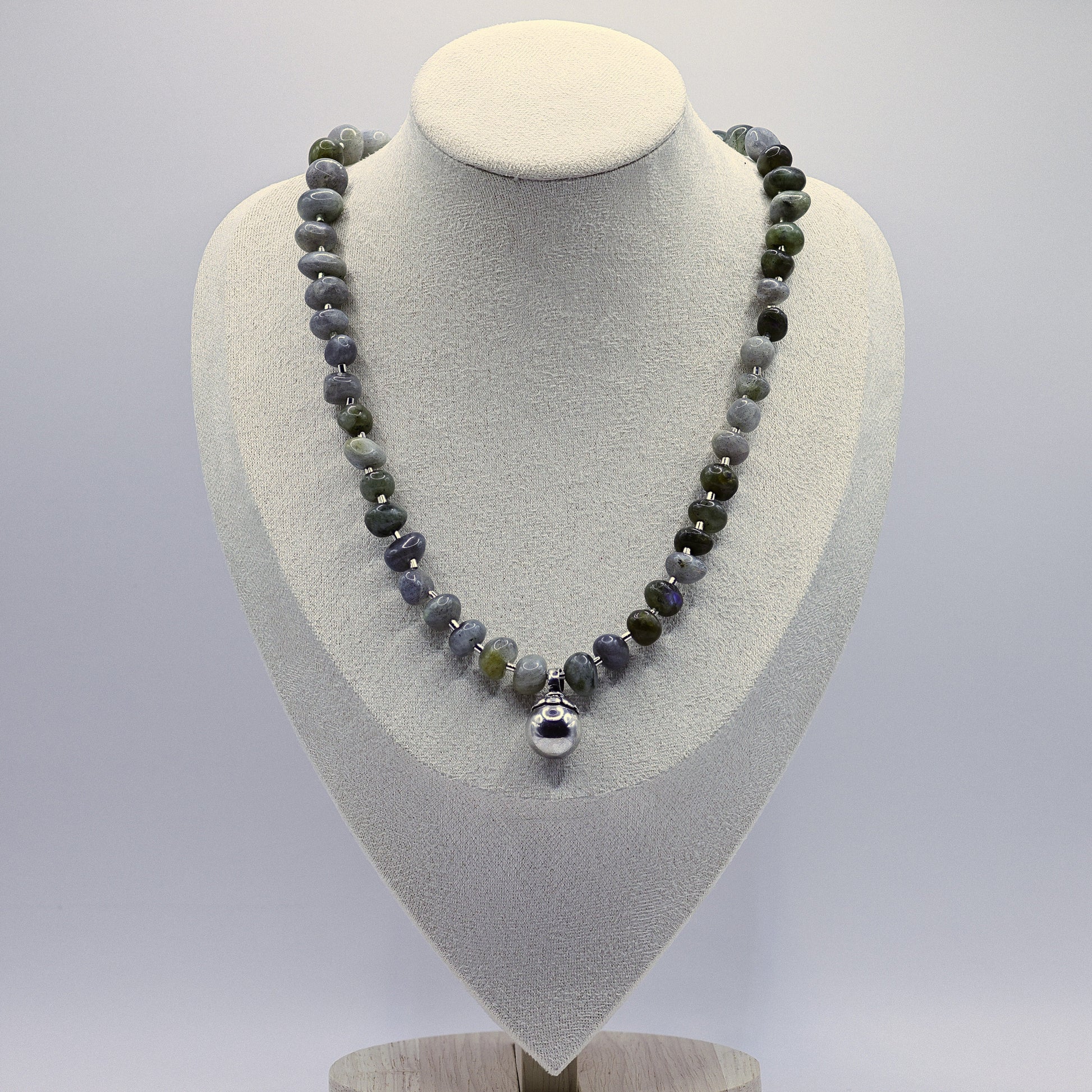 Labradorit-Rondell-Halskette mit 925 Silber-Spacern, grau-gruen-blau schimmernd, Karabiner