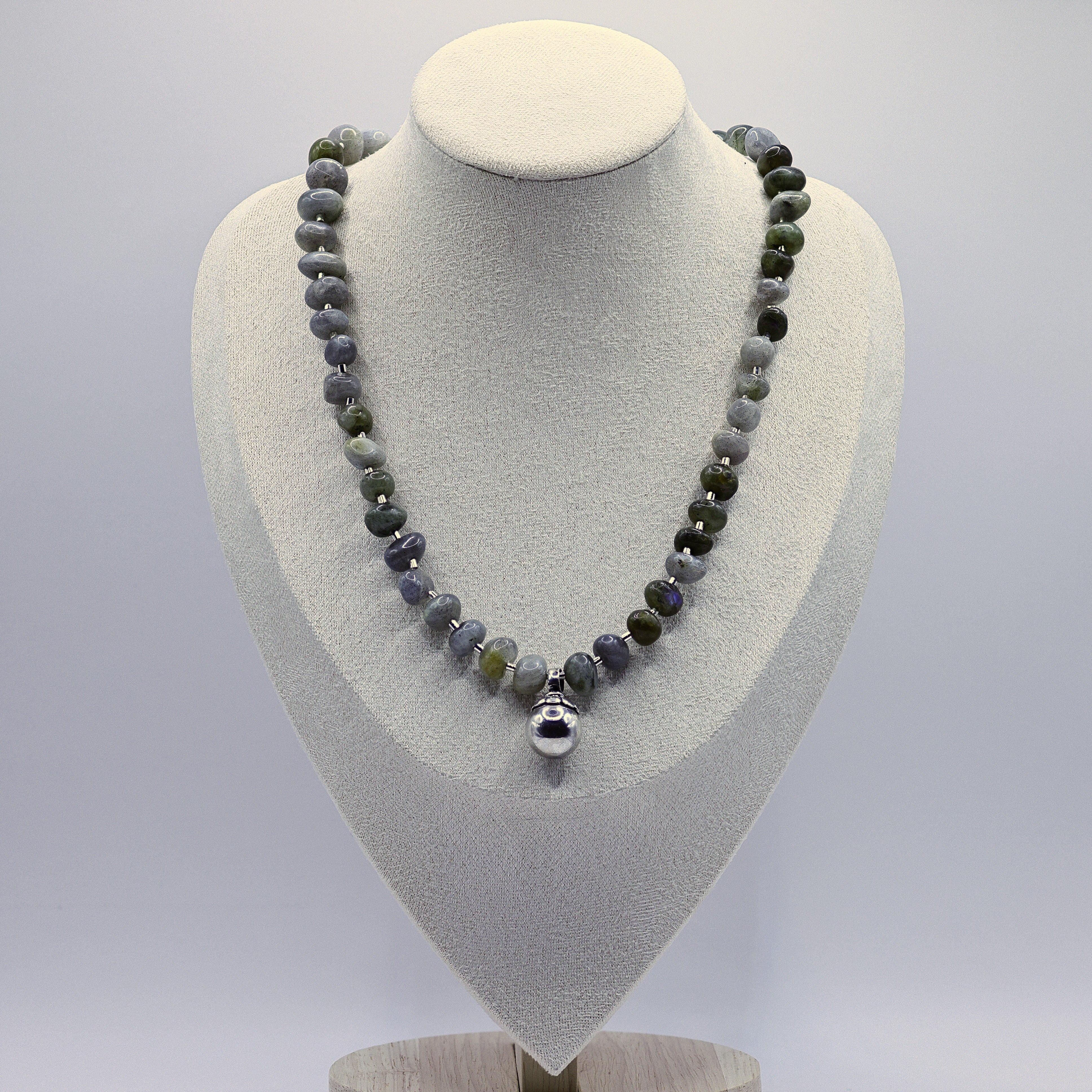 Labradorit-Rondell-Halskette mit 925 Silber-Spacern, grau-gruen-blau schimmernd, Karabiner
