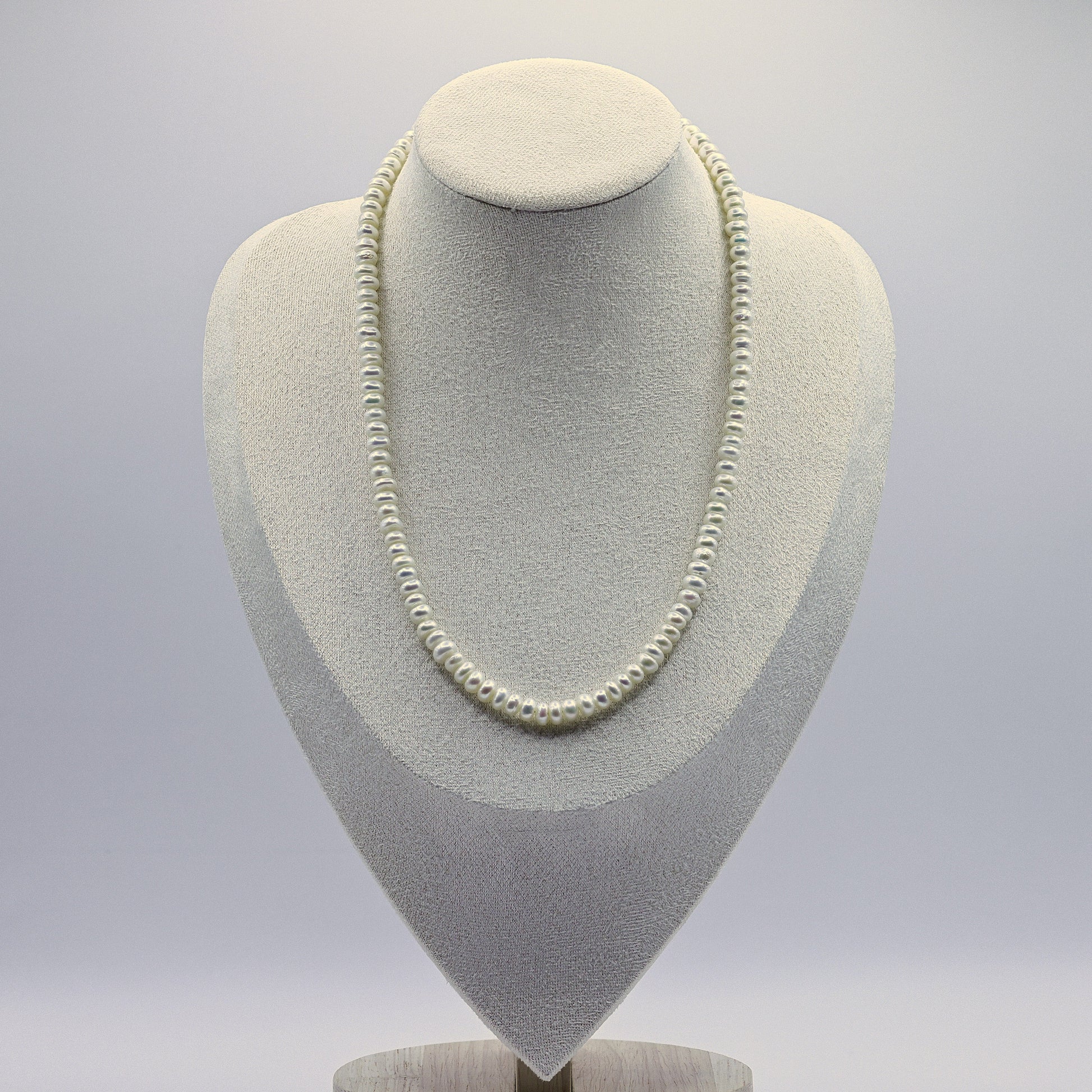 Suesswaserperlen-Halskette mit Button-Perlen in Weiss, 925 Sterling Silber Verschluss
