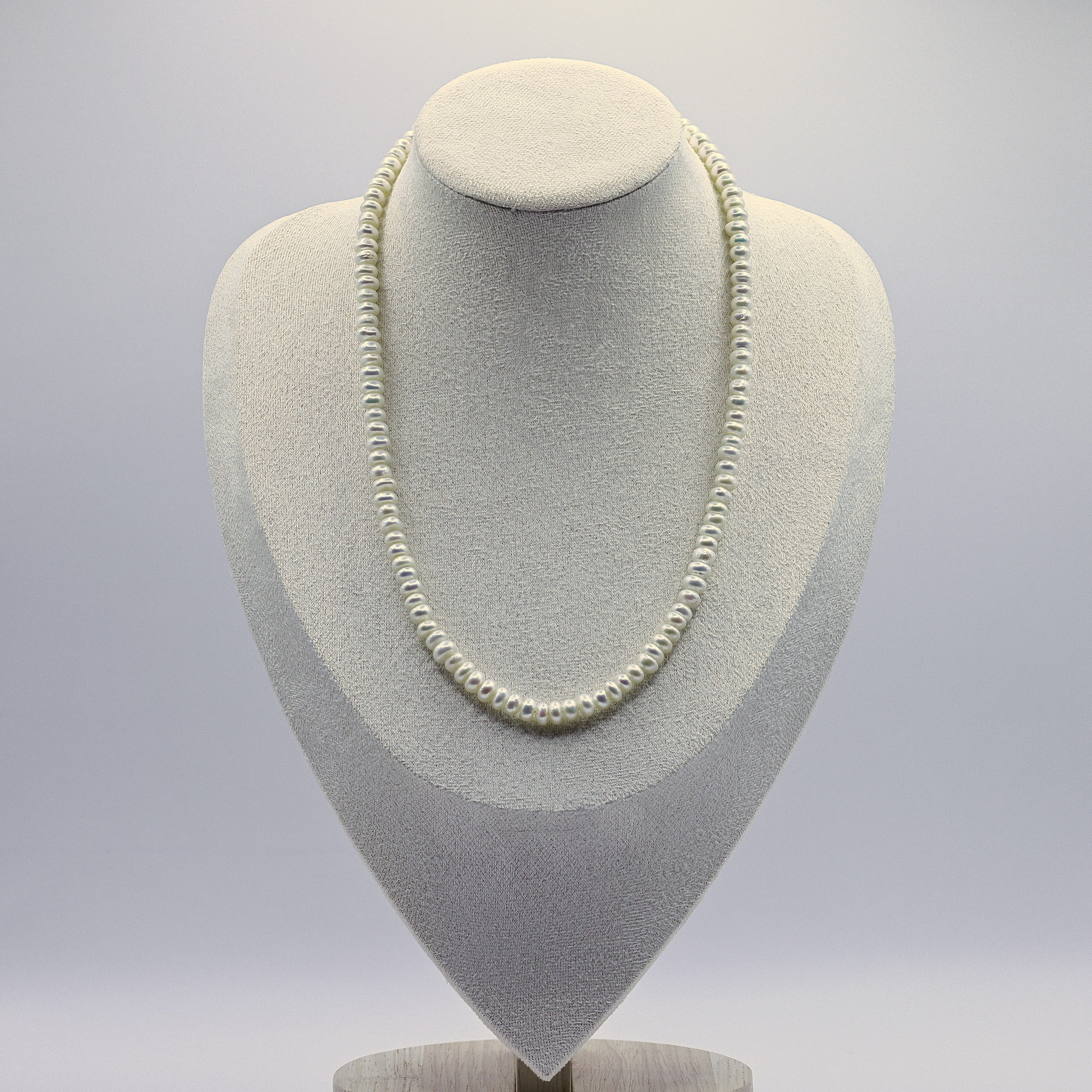 Suesswaserperlen-Halskette mit Button-Perlen in Weiss, 925 Sterling Silber Verschluss