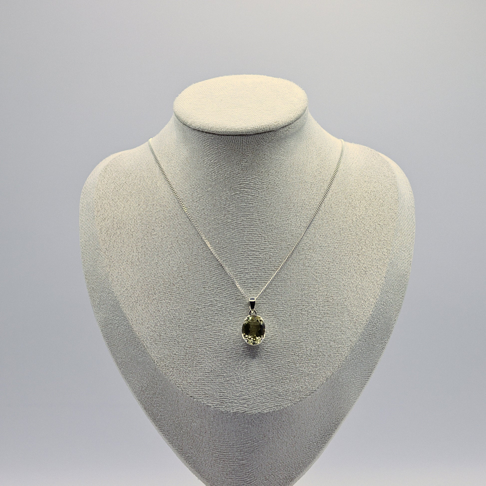 Citrin-Anhaenger oval, Silberfassung, an feiner Panzerkette aus 925 Sterling Silber