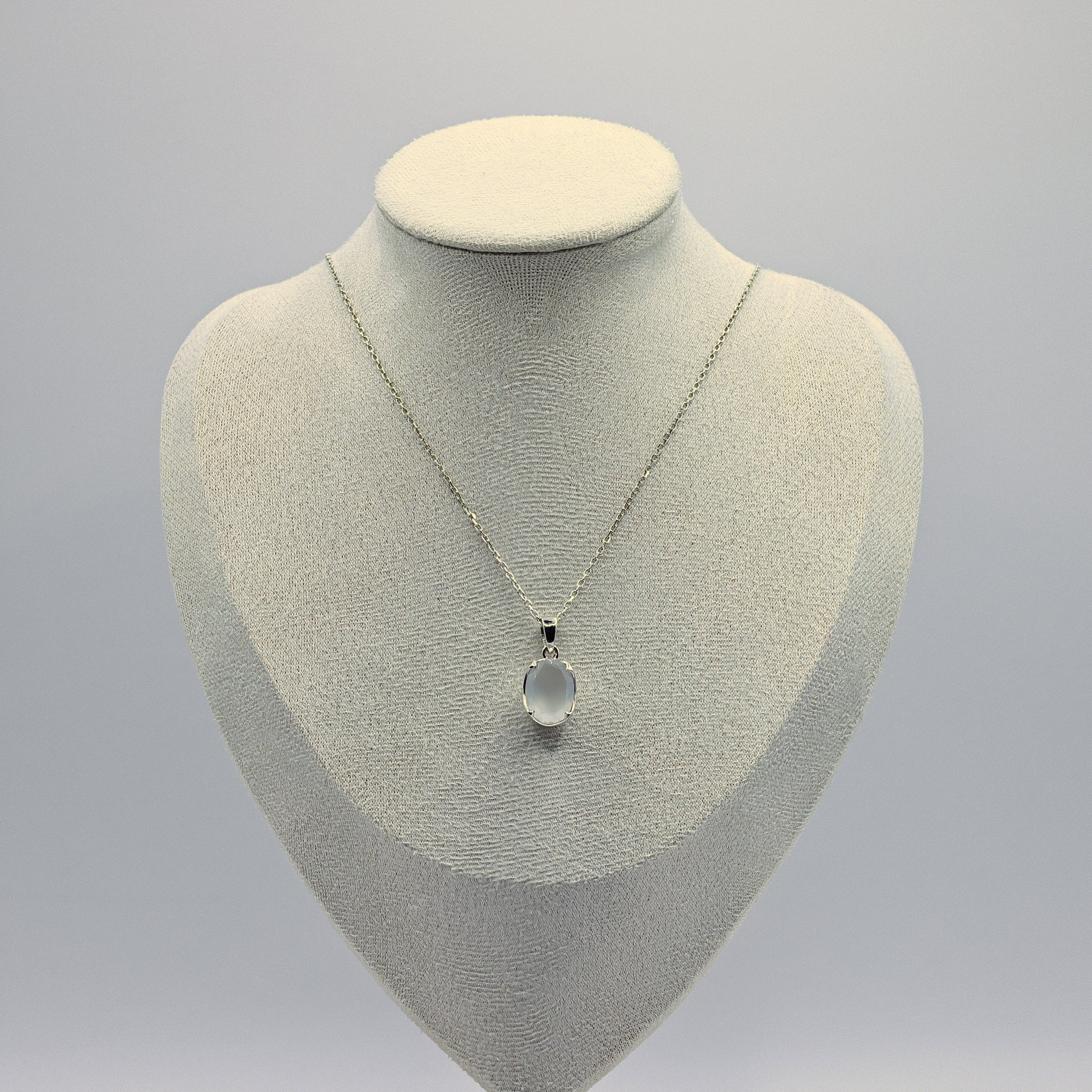 Facettierter Mondstein-Anhaenger in 925 Sterling Silber-Fassung mit Kugelrand