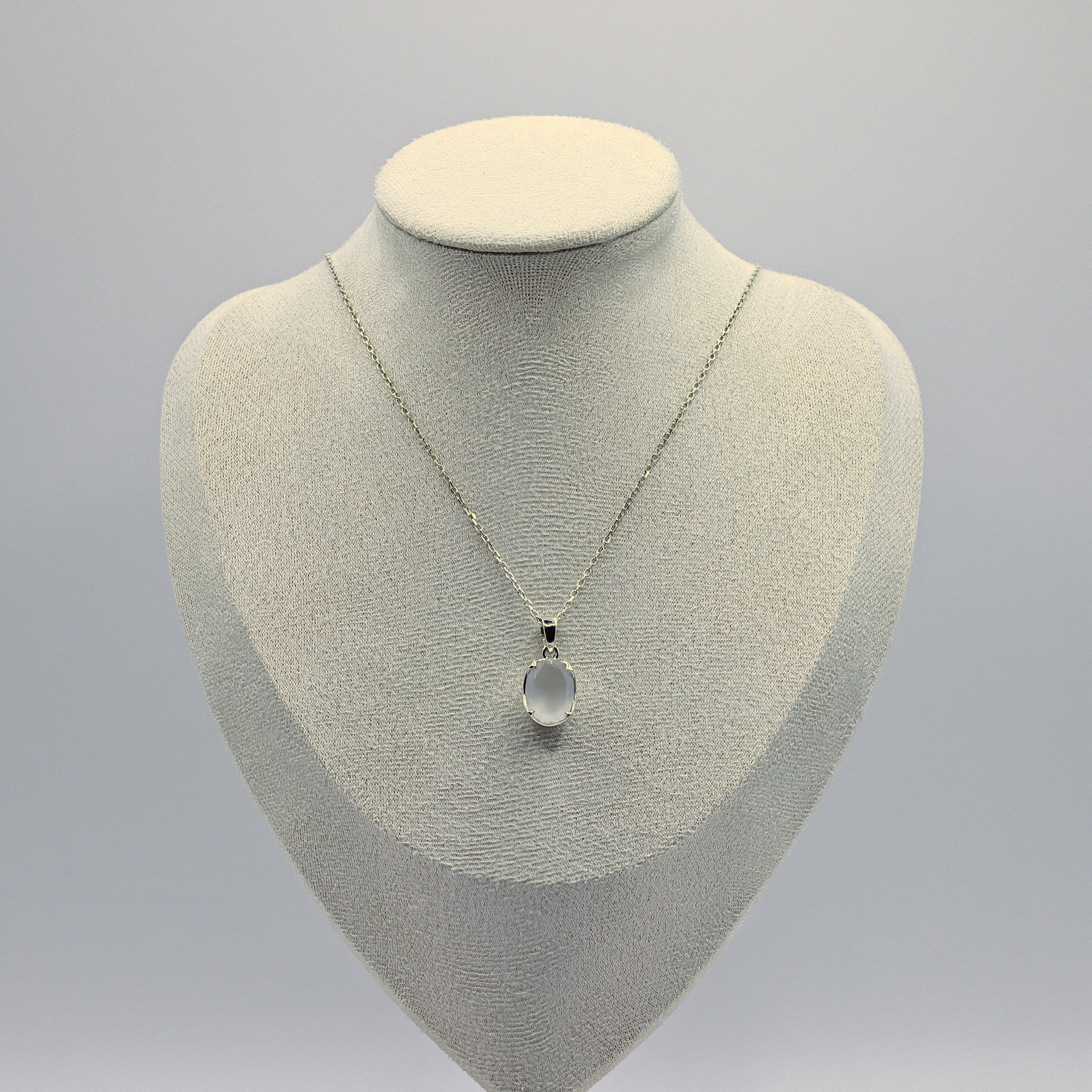 Facettierter Mondstein-Anhaenger in 925 Sterling Silber-Fassung mit Kugelrand