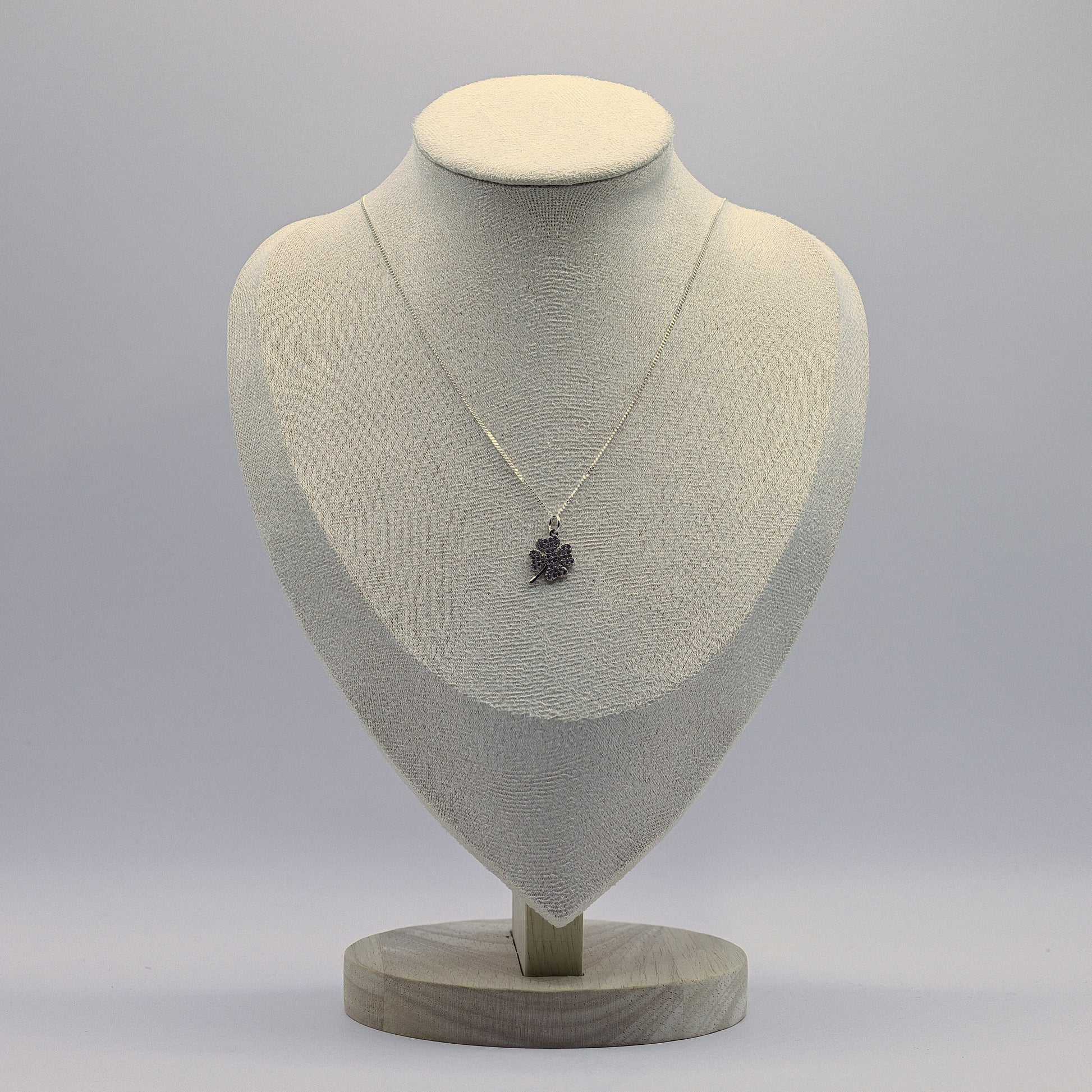 Vierblättriges Kleeblatt-Anhaenger aus 925 Sterling Silber mit Pavé-Zirkonia besetzt