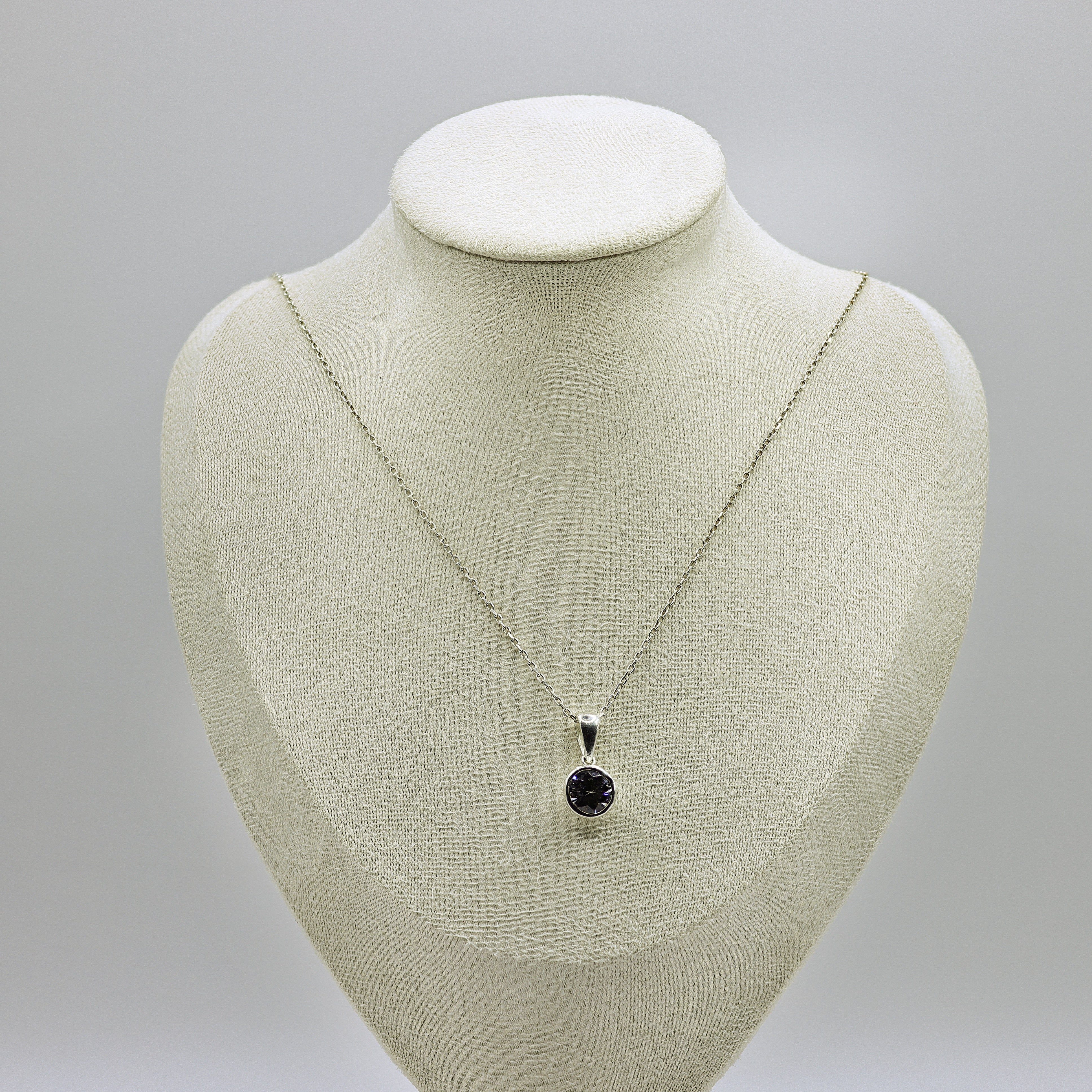 Solitär-Halskette mit rundem Zirkonia in 925 Sterling Silber Zargenfassung