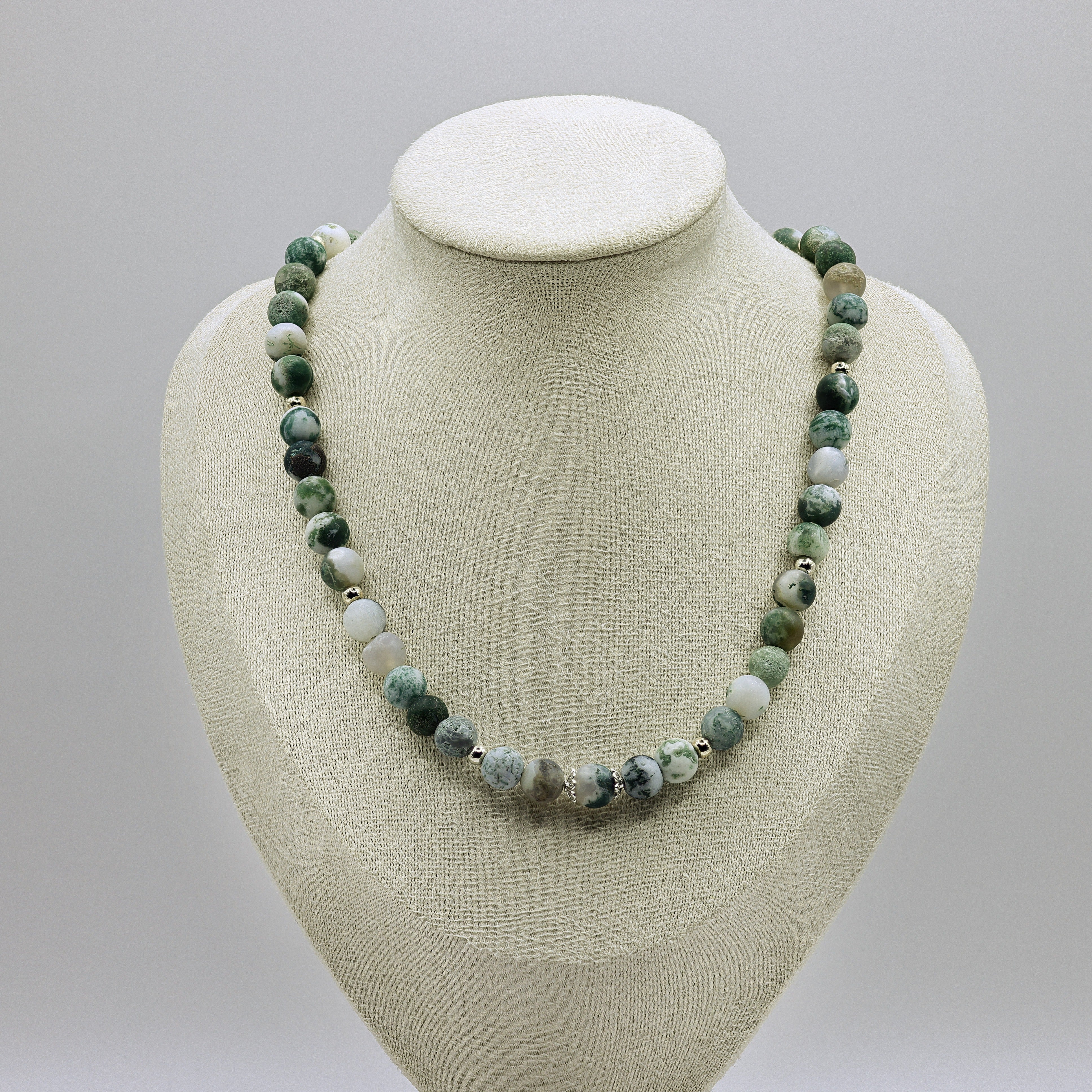 Baumachat-Halskette mit 8mm Kugeln, 925 Sterling Silber, grüne Maserung auf hellem Grund
