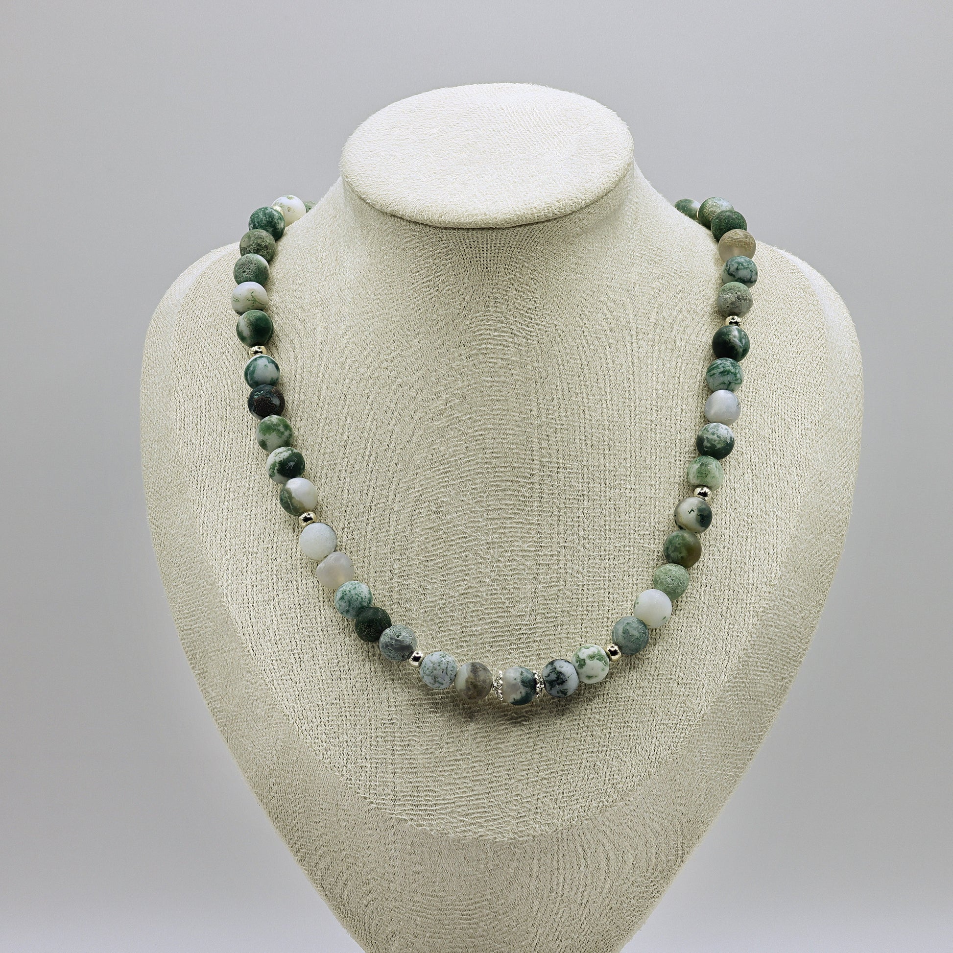 Baumachat-Halskette mit 8mm Kugeln, 925 Sterling Silber, grüne Maserung auf hellem Grund