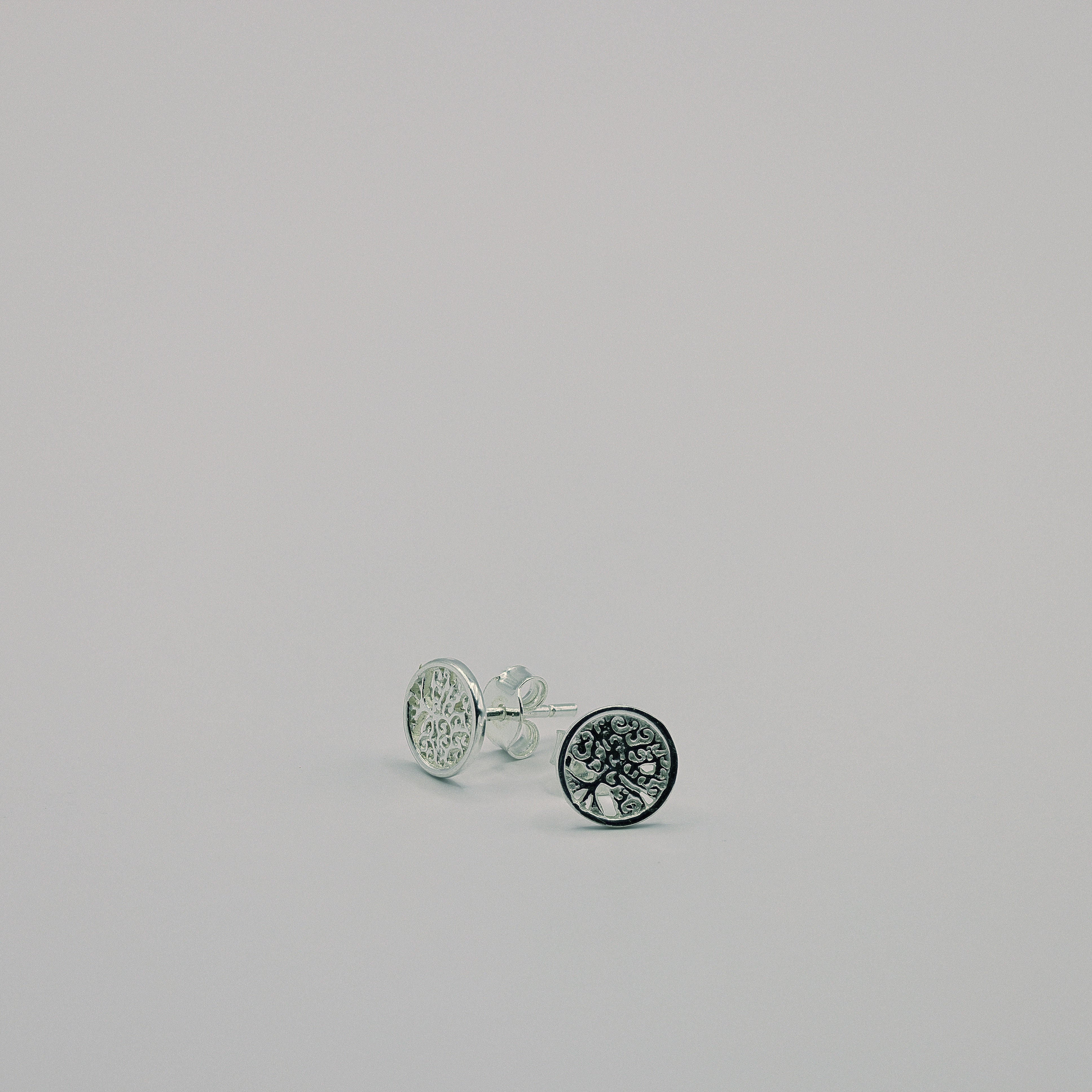 Herz-Ohrstecker mit cremeweisser Perlmutt-Einlage, 925 Sterling Silber, 8 x 8 mm