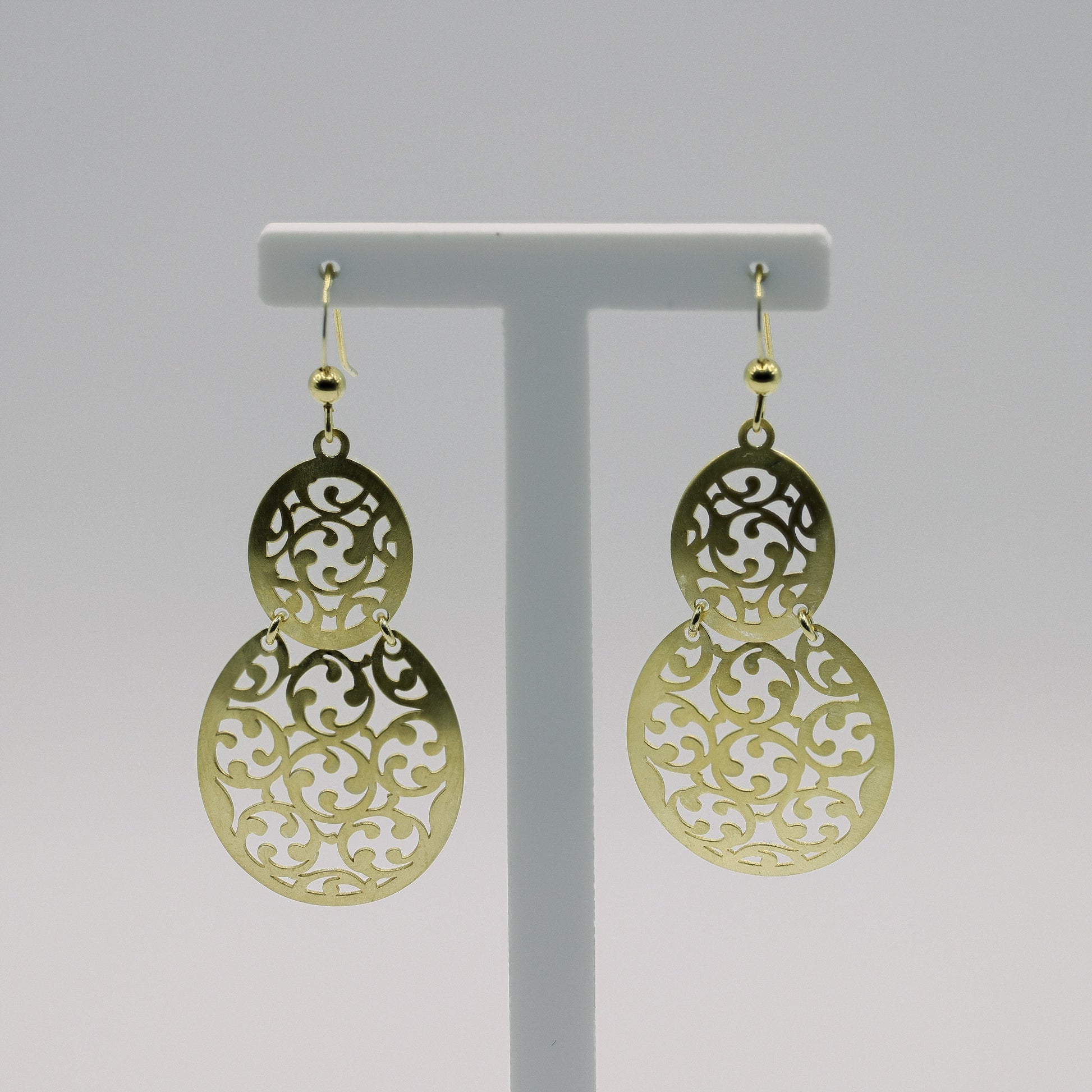 Ornament-Ohrhänger aus 925 Sterling Silber vergoldet mit zwei gestaffelten durchbrochenen Scheiben