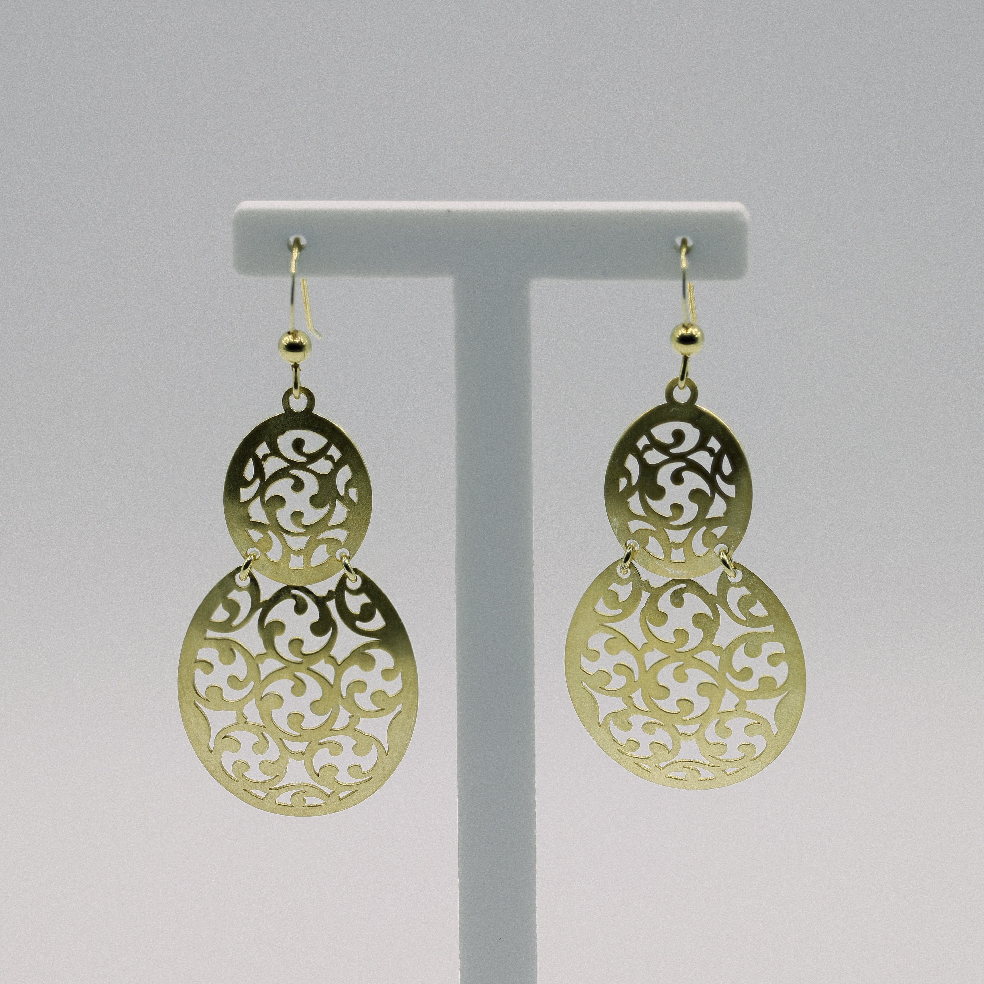 Ornament-Ohrhänger aus 925 Sterling Silber vergoldet mit zwei gestaffelten durchbrochenen Scheiben