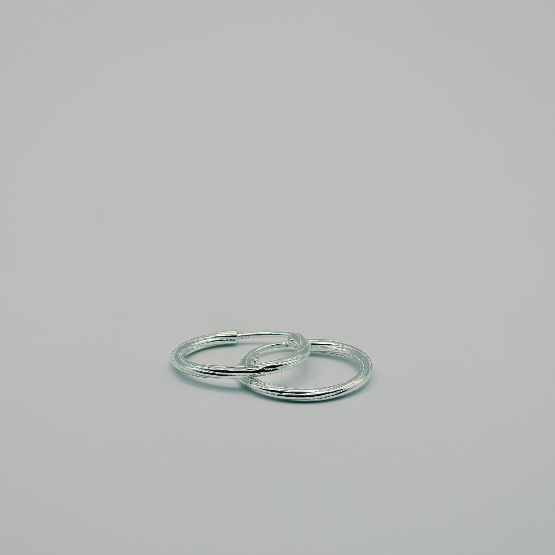 Klick-Creolen aus 925 Sterling Silber mit gedrehter Oberfläche, 20 mm Durchmesser