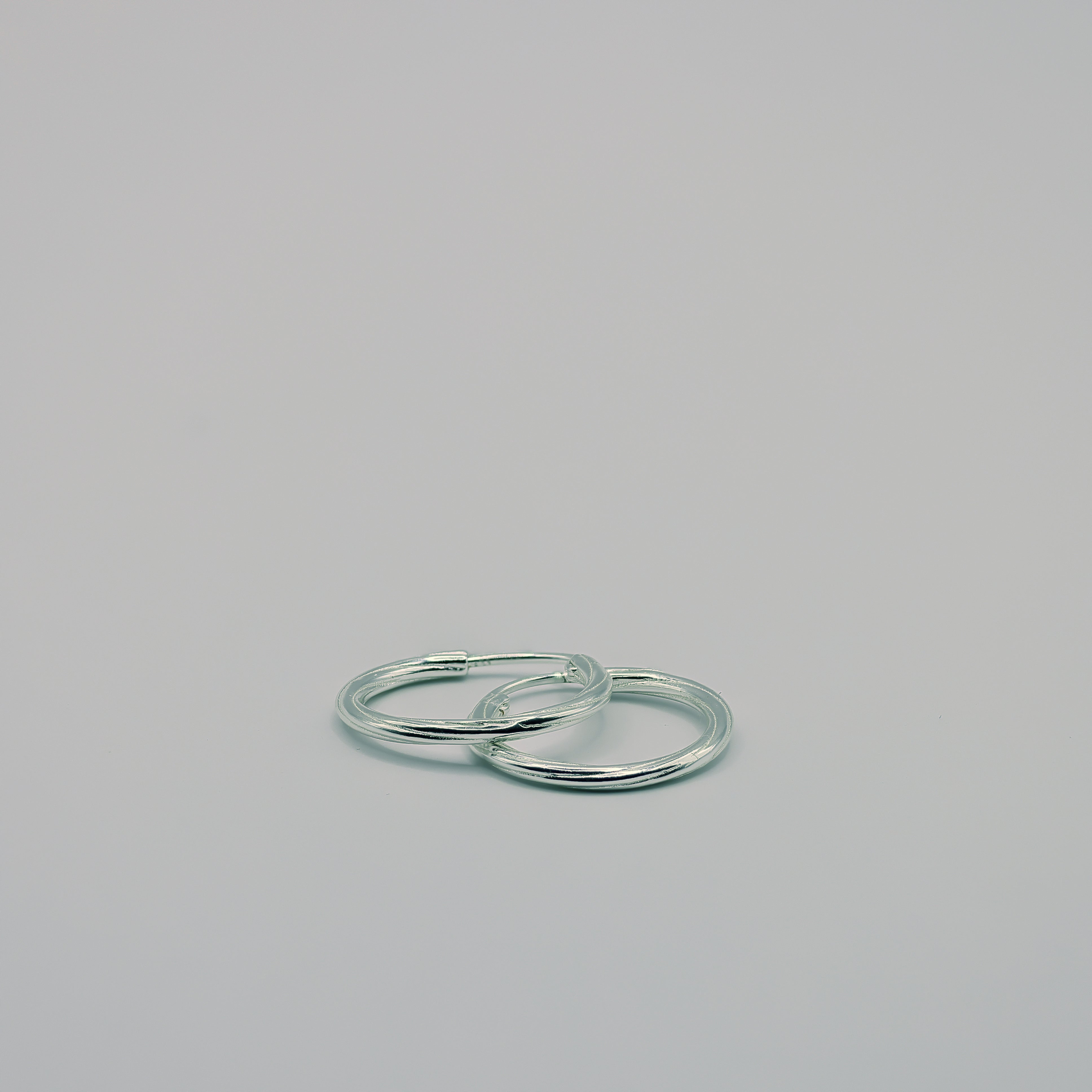 Klick-Creolen aus 925 Sterling Silber mit gedrehter Oberfläche, 20 mm Durchmesser