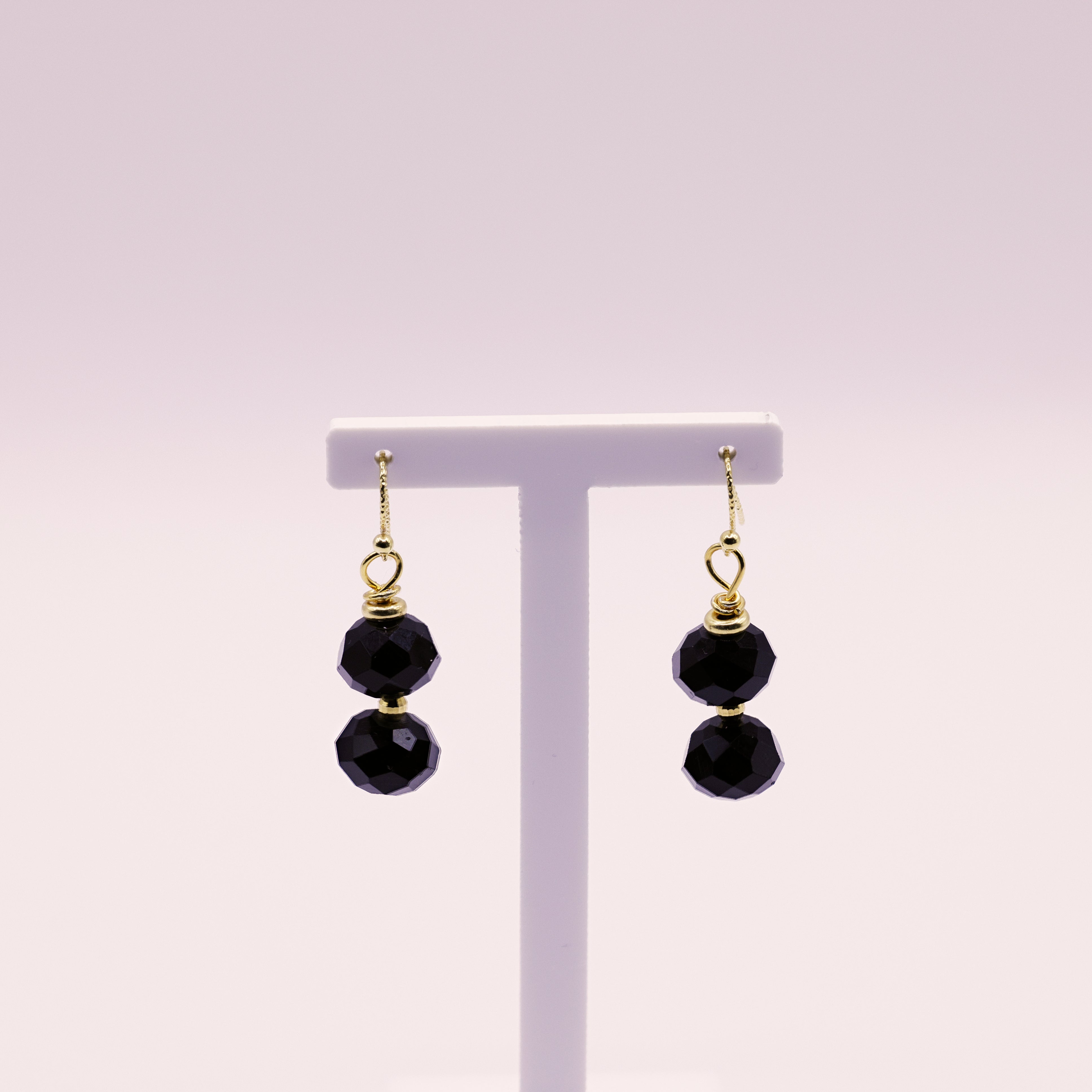 Facettierte Onyx-Kugeln-Ohrhänger, 925 Silber vergoldet, mit Goldakzenten